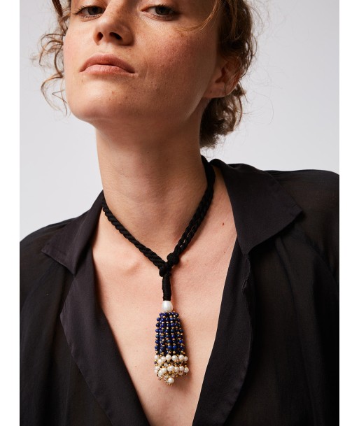 COLLIER POMPON LAPIS SAPHIR est présent 